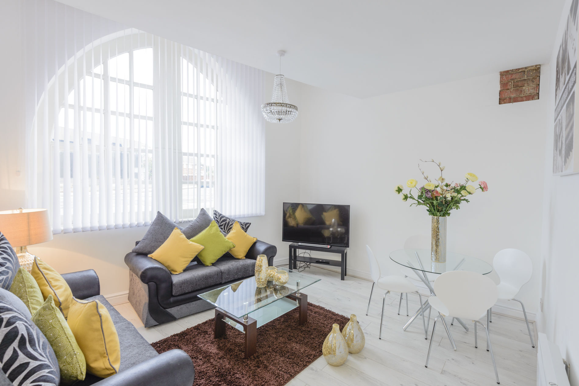 Liverpool airbnb near Anfield Liverpool airbnb near Anfield with sofas, coffee table and smart TV, a perfect Liverpool serviced apartment