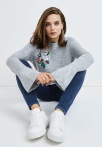 Grey jumper and blue jeans with white trainers