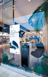 Samsung Gear VR in shop window