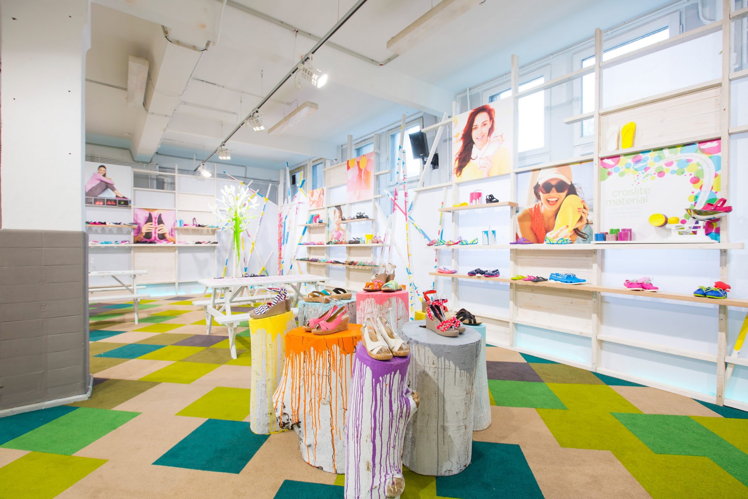 Midfloor promotional unit inside pop-up event