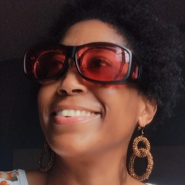 Toni wearing fitover FL-Pro TheraSpecs to help with glaucoma