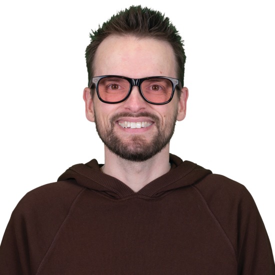 Man wearing TheraSpecs FL-Pro in Cruise style