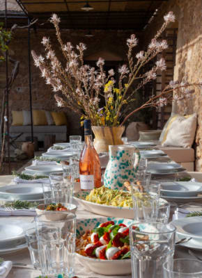 Outdoor Dining & BBQ Areas