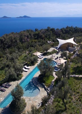 Grand villas with 5+ bedrooms