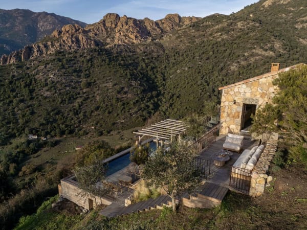 Casalonga occupies a secluded and utterly private position.