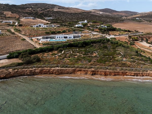 A bird's-eye view of Anise showing its proximity to a little pebbly stretch of coastline.
