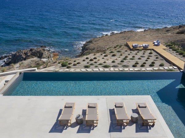 Fanya's wonderful infinity pool looking over the sea.