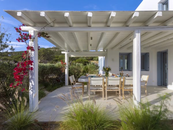The shady al fresco sea-view dining area. 