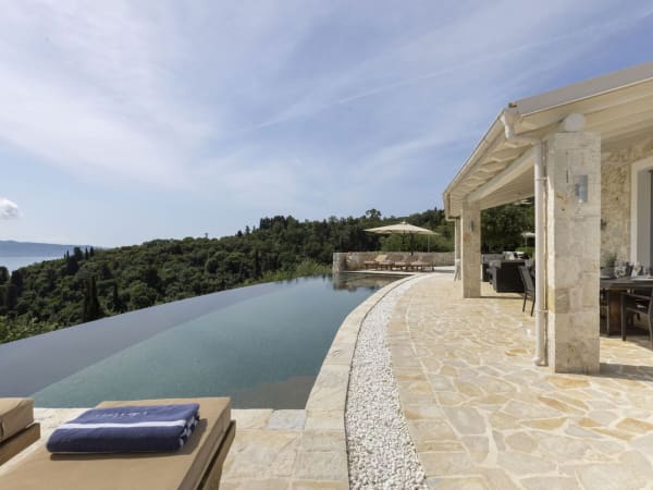 Khaleesi's curvaceous sea-view infinity pool.