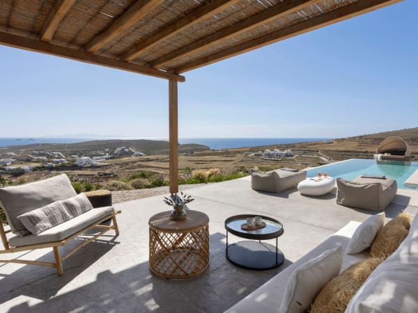 A shady, panoramic spot near the pool.