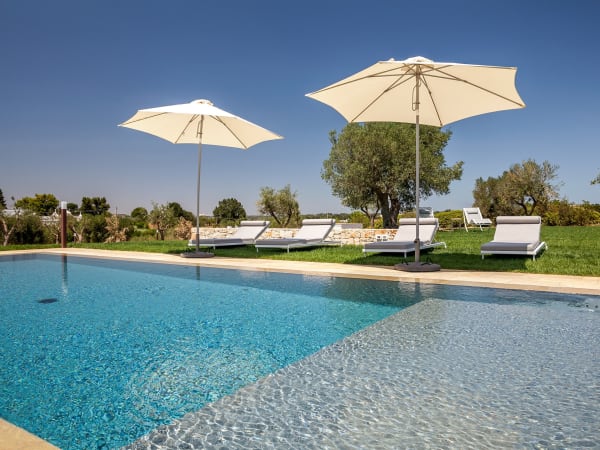 The pool features a beach-effect shallow end.