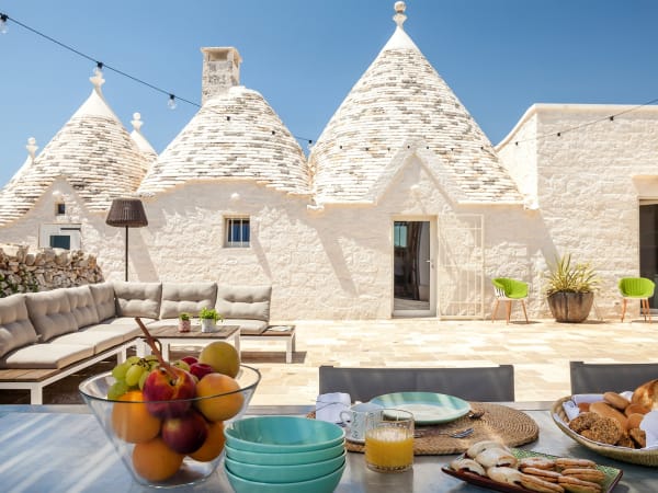 An al fresco dining area, this one in the central courtyard.