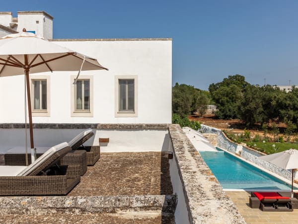 The roof top terrace, accessed from the west wing on the first floor is a panoramic spot.