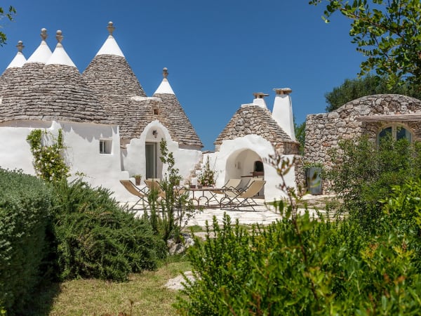 The gardens and the trulli.