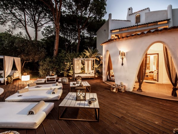 As dusk falls the atmosphere is magical.