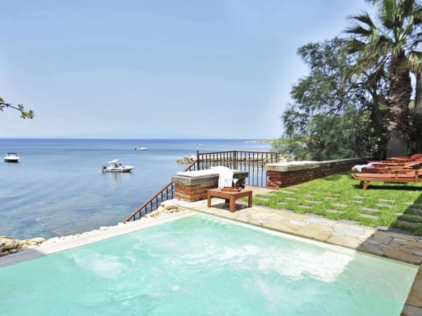 The sea or the Jacuzzi? Just one of the many good dilemmas at Estiva.