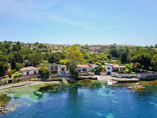 Estiva (the second house from the right) and its fabulous waterfront position. (please note that there is no longer a pergola on the bathing platform)
