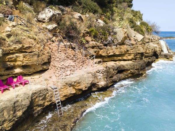 From Euridice’s garden, the sea calls— place your private ladder and dive in