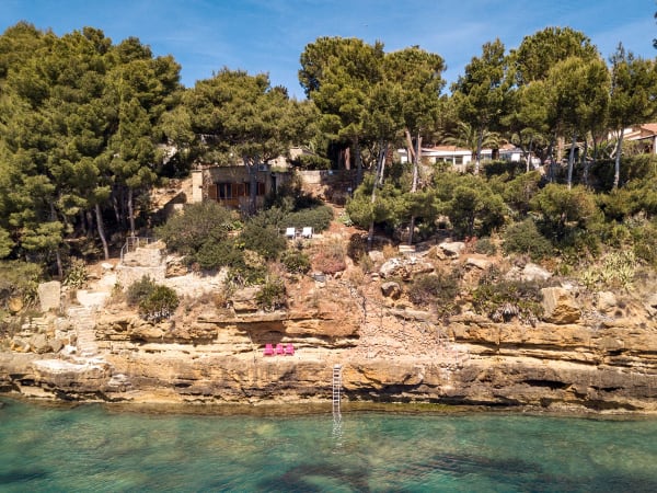 From Euridice’s garden, the sea calls— place your private ladder and dive in