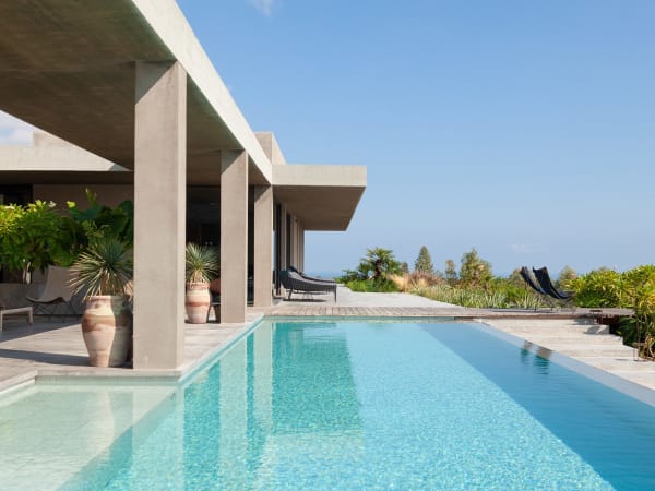 Infinita's super pool and the main al fresco terrace.