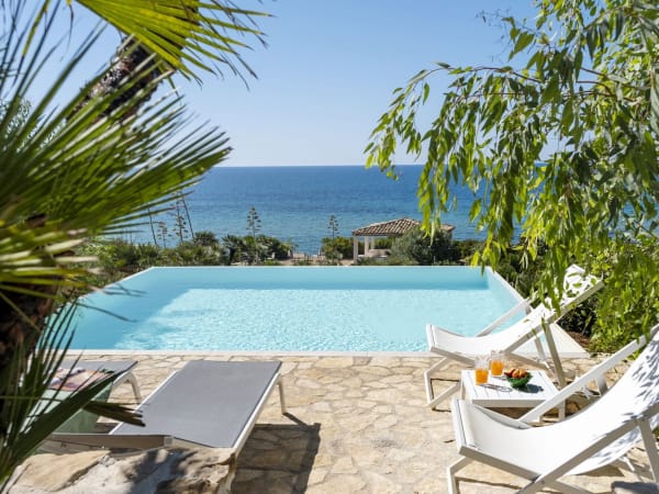 Views out across Al Profondo Blu's infinity pool to the sea.