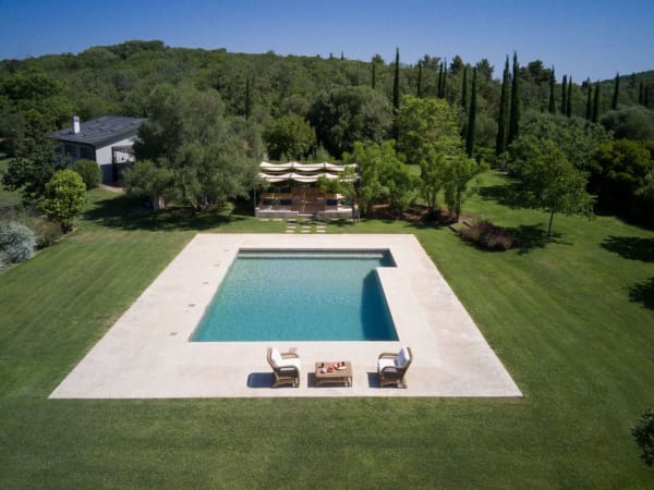 The gorgeous pool with its shady lounge area and the guesthouse on the left.