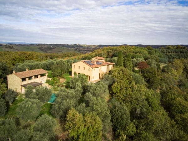 Torre Fonterinaldi enjoys total privacy and seclusion on a 20-acre estate.