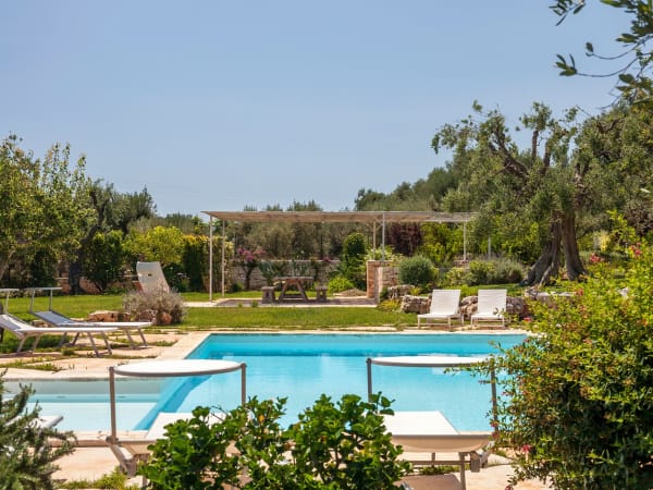 The fantastic pool has wide Roman steps and a Jacuzzi corner.