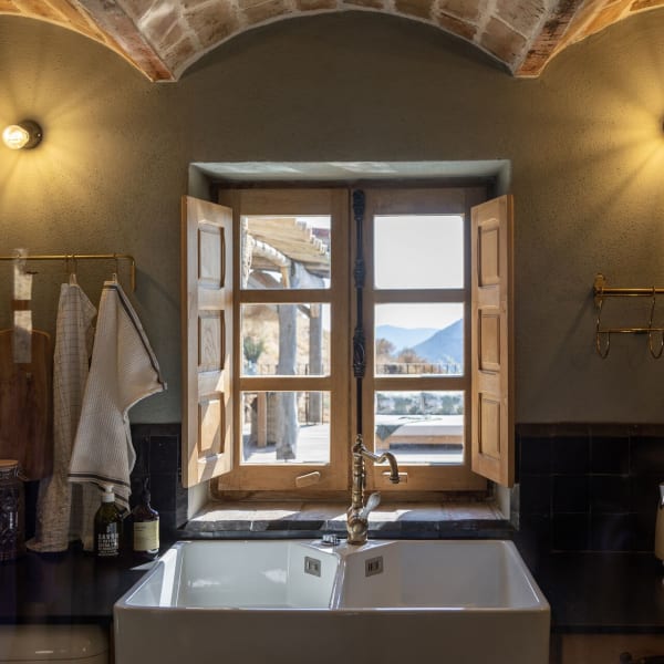 A detail of the beautifully designed kitchen with its wavy barrel-vaulted ceiling.