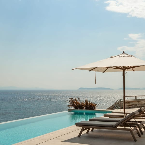 The 20m-long heatable infinity pool in all its glory.