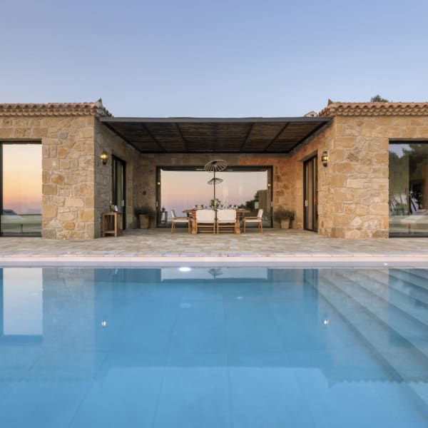 Estrella's telescopic wings - each home to a bedroom - seen from by the pool.