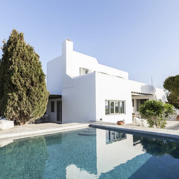 Gabbie's pure white façade seen from the pool.