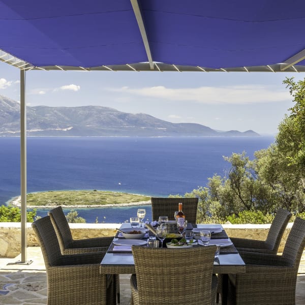With these views, your meals could go on for hours!