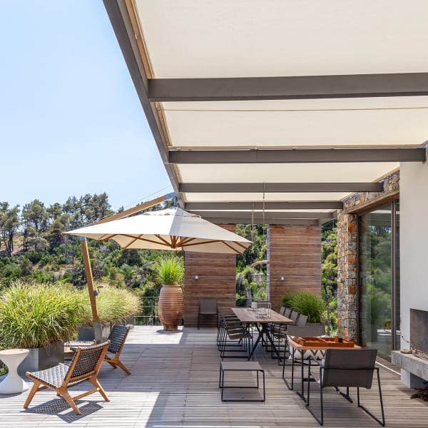 The shady terrace with plenty of space for everyone.