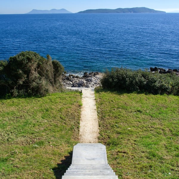 The steps connecting Penio with the sea.