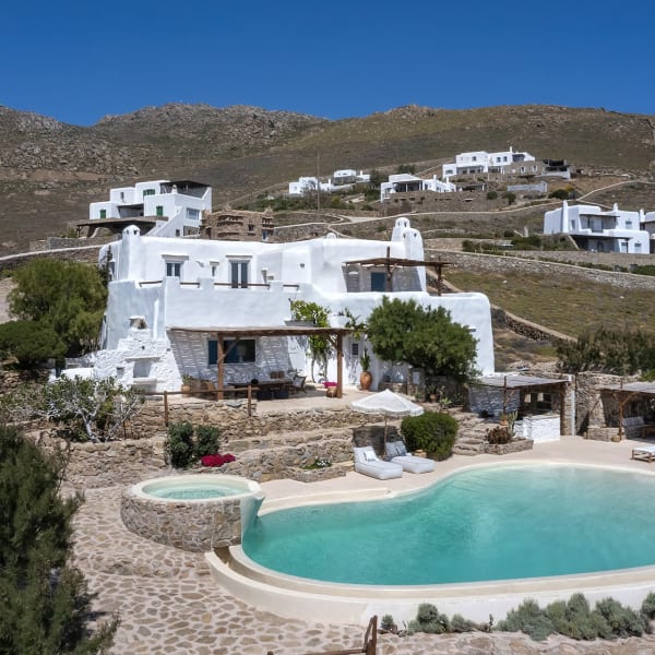 Remvy, its pool, Jacuzzi and terraces.