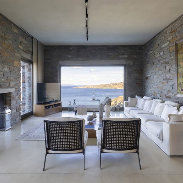 A picture window overlooking the sea and effortless access to the main terrace.