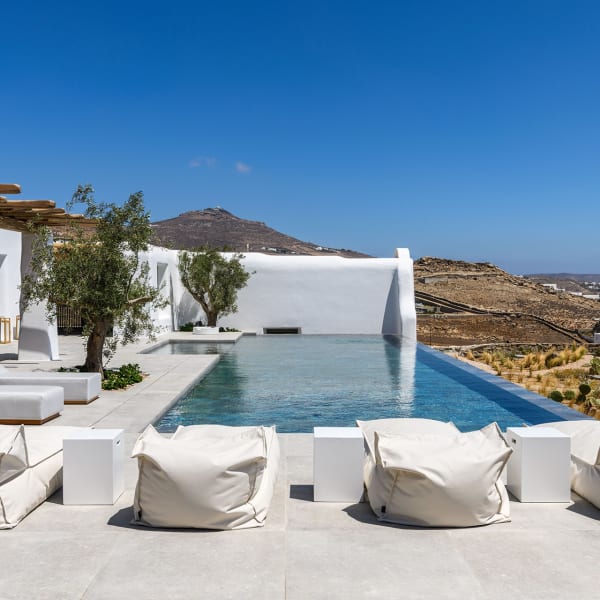 Simone's gorgeous infinity pool, surrounded by stylish loungers.