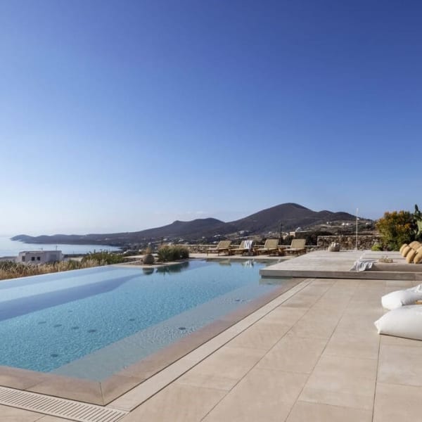 The electric blue pool, the cobalt sea, the cerulean sky... Life at Xasteria!