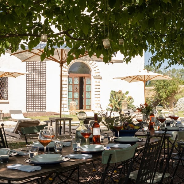 All set for a shady al fresco lunch.