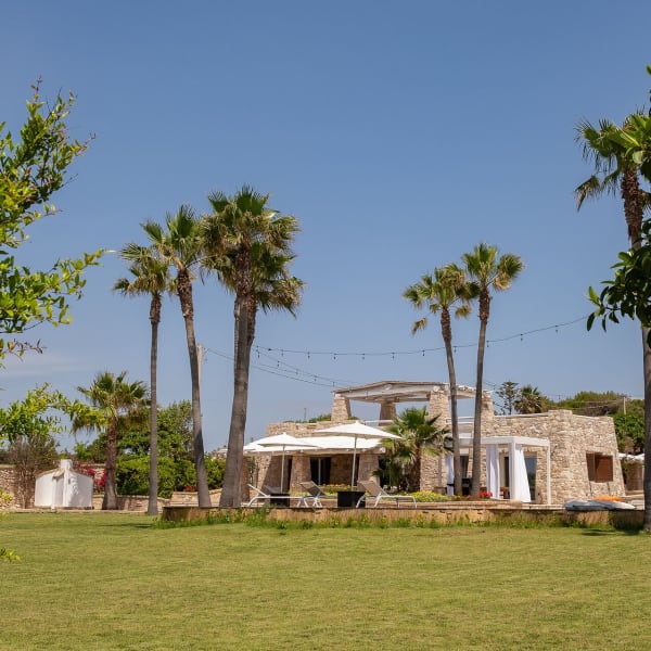 The façade of Fiore Bianco seen from the gardens.