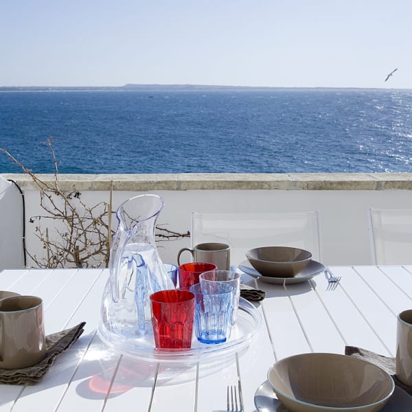 Breakfast, lunch or dinner... dining on the terrace is de rigueur!