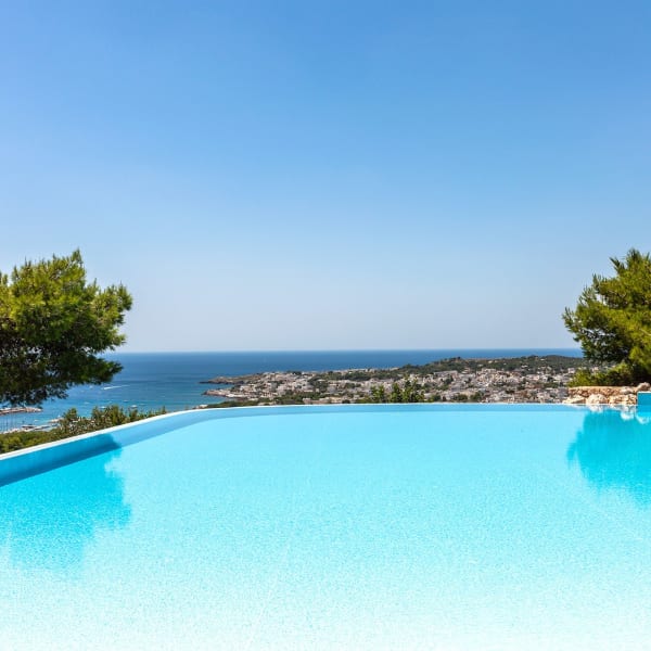 Villa Blanca's superb pool area with uninterrupted views of Leuca and the sea.