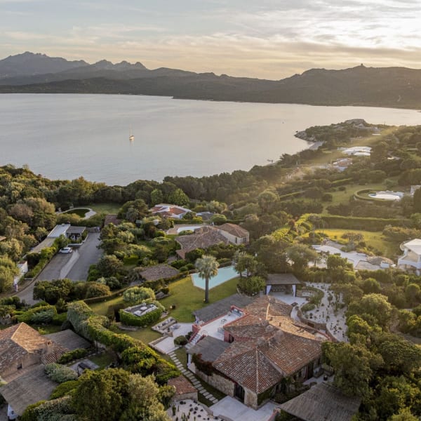 I Corbezzoli (bottom right) is just 100m from the idyllic beach of La Celvia.