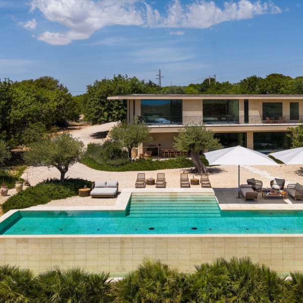 Alba a Noto rising above its stunning 18m-long infinity pool.