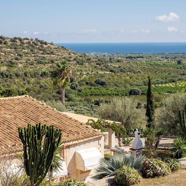 Clementina with its views out to sea.