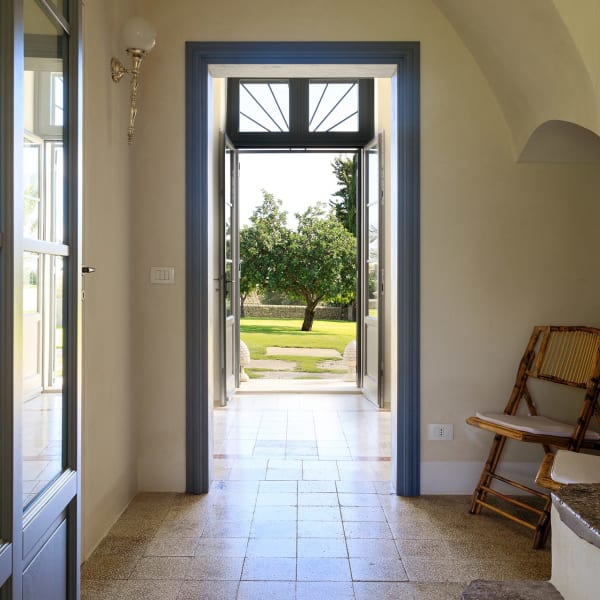 The main entrance takes one into a bright hallway.