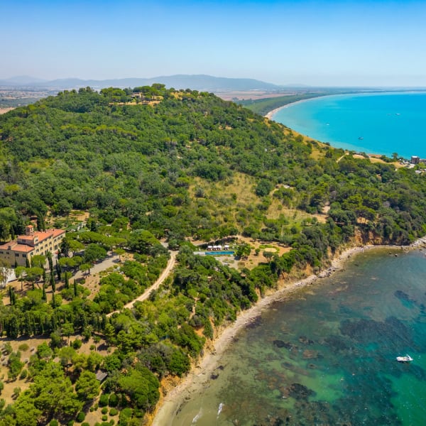 Villa Talamo occupies an unrivalled position on the southern coast of Tuscany.