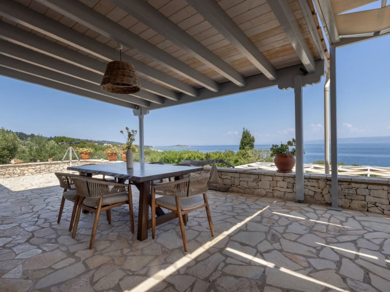 Al fresco dining with a view.