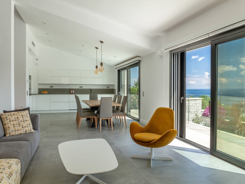 The luminous open-plan living and dining area.